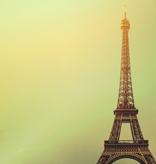 Fototapeta na wymiar Eiffel toweragainst blue sky