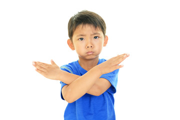 禁止の意思表示をする男の子