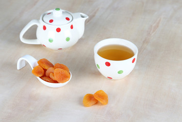 dried apricots with green tea