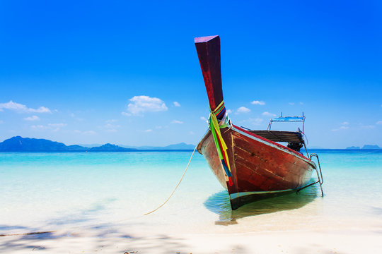 Boat on the beach and blue sky in Thaniland