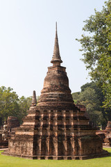 Fototapeta premium Sukhothai historical park. Buddhist temple ruins in Sukhothai hi