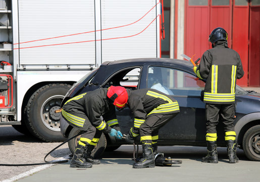 practice of firefighters and simulation of traffic accident