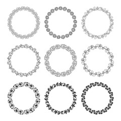 Round laurel wreaths