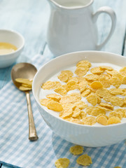 Cornflakes cereal and milk.