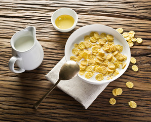 Cornflakes cereal and milk.