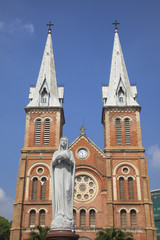 Fototapeta na wymiar ホーチミン市のサイゴン大教会