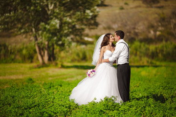 bride groom wedding day outdoors