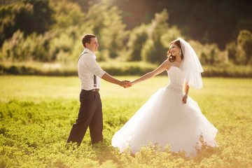 bride groom wedding day outdoors