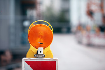 Warnleuchte auf der Baustelle
