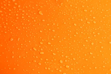 Fotobehang Waterdruppels op oranje achtergrond © 5second