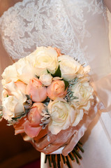 婚礼,華麗で優美な生花のウェディングブーケ