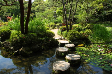 Fototapeta na wymiar Stepping stone in a japanese garden (Heian Jingu)