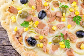 Pizza with Mozzarella, Tuna, Onions and Olives