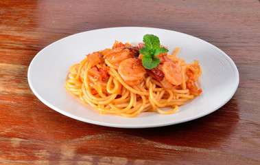 spaghetti pasta with tomato beef sauce