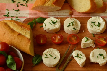 Goat's cheese with chives, cherry tomatoes, basil and baguette 