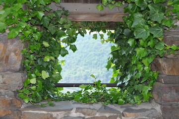 Ausguck auf einer Burg ins Moseltal