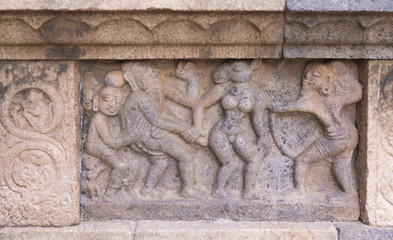 Woman with horse head seduces men.