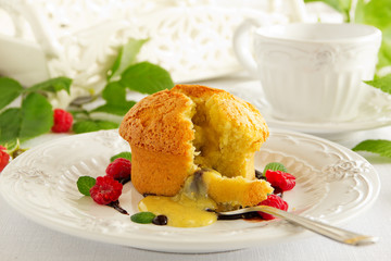 Mualem (fondant) with white chocolate and vanilla.