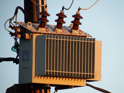 transformateur &eacute;lectrique