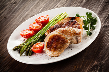 Grilled steaks and asparagus 