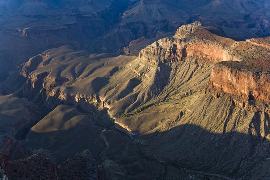 fantastic view into the grand canyon from mathers point