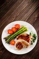 Grilled steaks and asparagus 