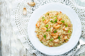 quinoa with shrimp and parsley