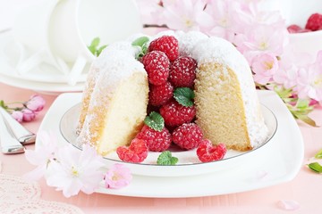 Vanilla bundt cake with fresh raspberries 