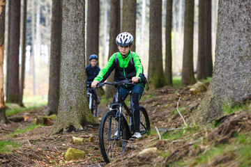 Naklejka premium Healthy lifestyle - teenage girl and boy cycling