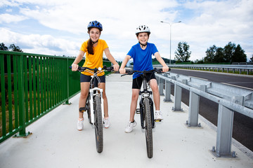 Fototapeta premium Healthy lifestyle - teenage girl and boy cycling