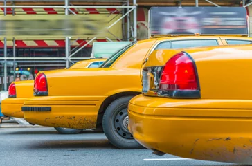 Photo sur Plexiglas New York Les taxis jaunes alignés dans l& 39 avenue de New York.