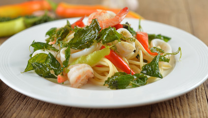 Spaghetti spicy seafood with herb