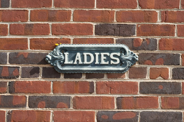 Obraz premium Vintage Ladies Sign on brick wall
