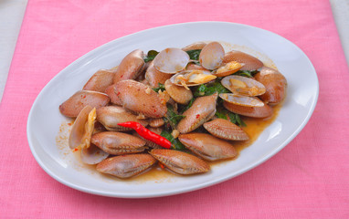 Stir fried clams with roasted chili paste and thai basil leaves