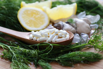 Fototapeta na wymiar The zinc supplementary white capsule with fresh oyster 