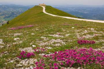Piccola chiesetta a Valsorda in Umbria