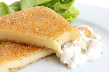 Fried cheese, cut, melting, tartar sauce, salad. Bite.