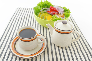 新鮮なサラダと珈琲