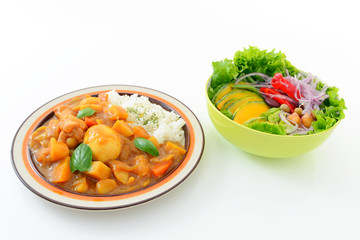美味しそうなカレーライスとサラダ 