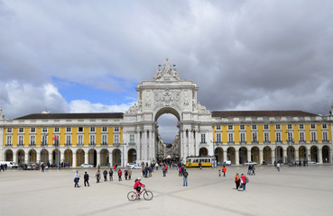 Obraz premium Praca do Comercio und Arco Monumental, Lissabon