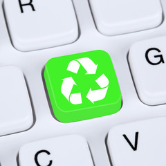 Internet Konzept Recycling Button für Umweltschutz auf Computer