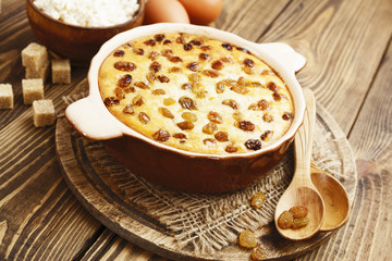 Casserole with cottage cheese and raisins