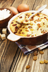Casserole with cottage cheese and raisins