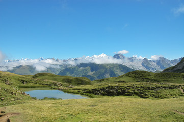 Fototapeta na wymiar lac d'altitude