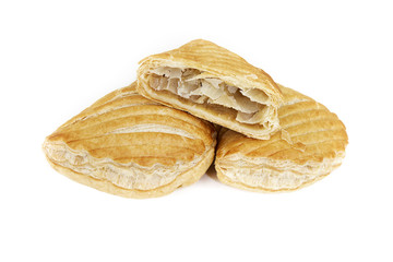 Chaussons aux pommes sur fond blanc