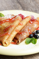 Crepe with raspberries and blueberries