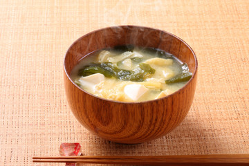 豆腐とわかめの味噌汁