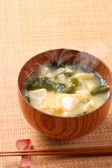 豆腐とわかめの味噌汁