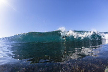 Fototapeta na wymiar Surfer Escape Wave Reef