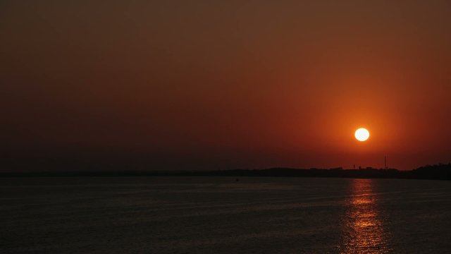 Sunset time-lapse on the summer seaside